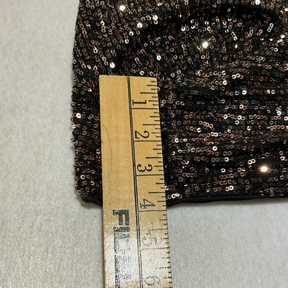 NWOT GUESS Bronze Gold Sequin Sleeveless V-Neck Crop Top – Size M Glam Sparkly - Picture 6 of 12